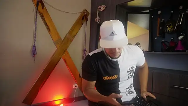 Snapshot of massimo_vidal_ chatting on September 2025 02:50:01 PM massimo vidal  online show from September 2025 02:50:01 PM
