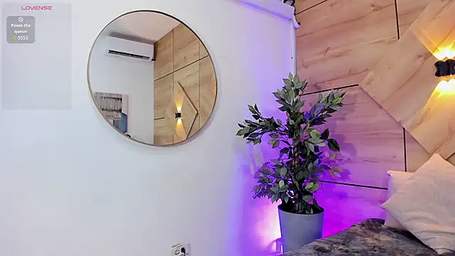 Vale Lux online show from October 2025 12:00:02 PM