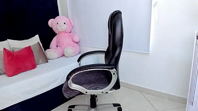 kate lua online show from November 2025 01:22:01 PM