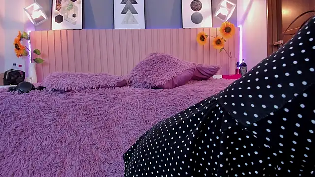 Nina Ford online show from April 2026 02:47:02 AM