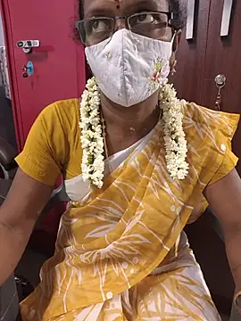 Snapshot of umashreetamil chatting on July 2026 05:01:01 AM umashreetamil online show from July 2026 05:01:01 AM