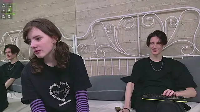 Snapshot of ViviaraNGendy chatting on September 2025 10:39:02 AM ViviaraNGendy online show from September 2025 10:39:02 AM