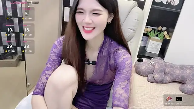 Yueyue-MM online show from December 2025 02:44:01 PM