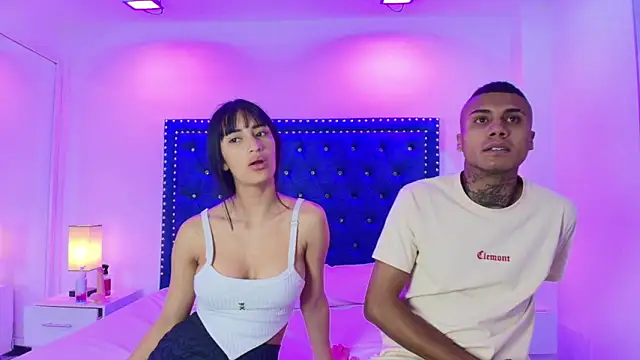 Snapshot of Damian_and_roxanne chatting on December 2025 12:43:01 PM Damian and roxanne online show from December 2025 12:43:01 PM