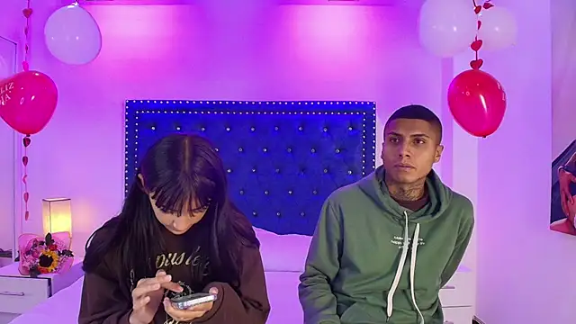 Snapshot of Damian_and_roxanne chatting on February 2026 12:35:01 PM Damian and roxanne online show from February 2026 12:35:01 PM