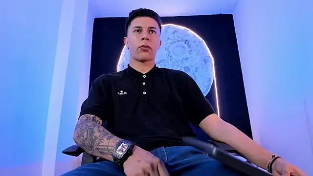 liaamsmiith  online show from October 2025 12:09:02 PM