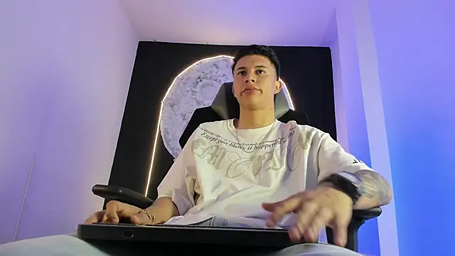 liaamsmiith  online show from November 2025 12:28:02 PM