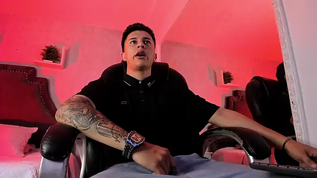 liaamsmiith  online show from February 2026 12:42:01 PM