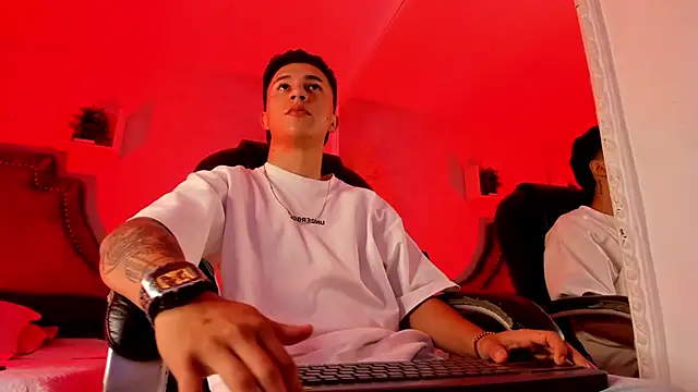 liaamsmiith  online show from February 2026 12:31:01 PM