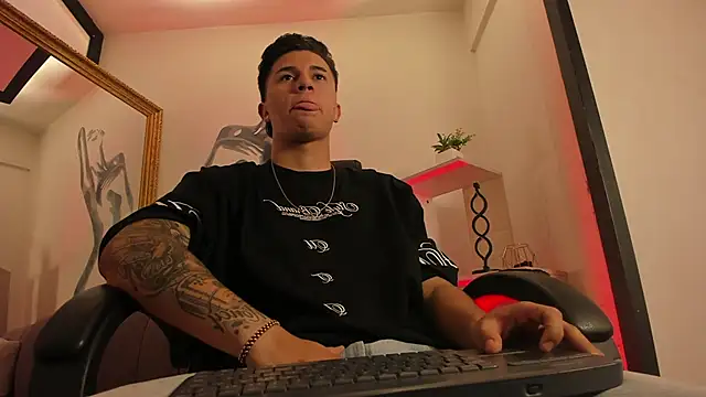 liaamsmiith  online show from February 2026 12:44:02 PM