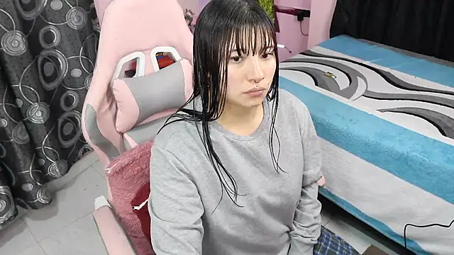 Zulema R1 online show from April 2026 10:37:02 PM