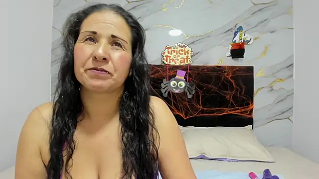 NoelleHartley online show from October 2025 11:44:02 AM