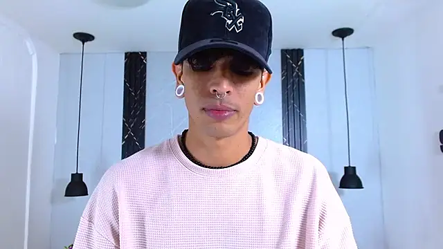 Franvill Trato online show from October 2025 07:15:02 PM