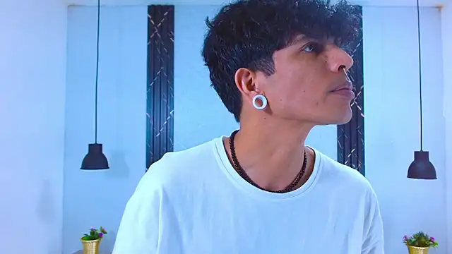 Franvill Trato online show from November 2025 07:34:01 PM