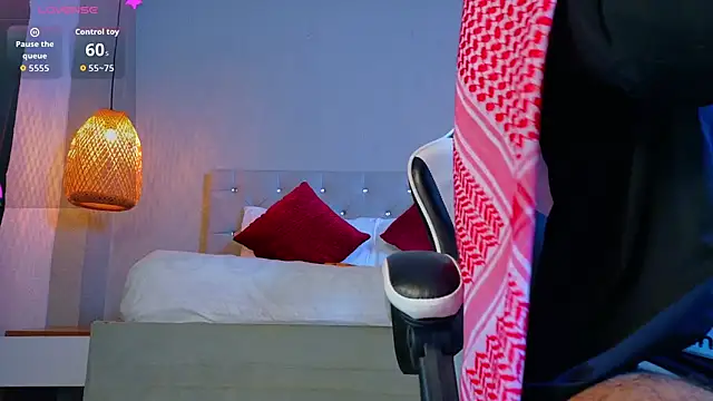 Snapshot of Thaiel_Fosteer chatting on November 2025 07:07:01 AM Thaiel Fosteer online show from November 2025 07:07:01 AM