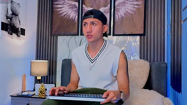 oliver mr  online show from March 2026 07:47:01 PM