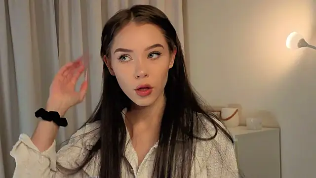 slyshypie online show from November 2025 01:11:01 PM