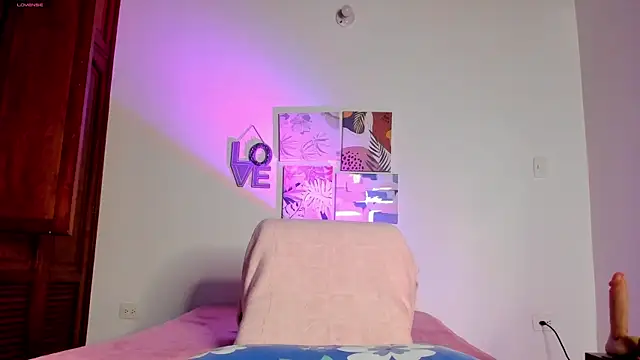 hellzel moon online show from April 2026 03:07:02 AM