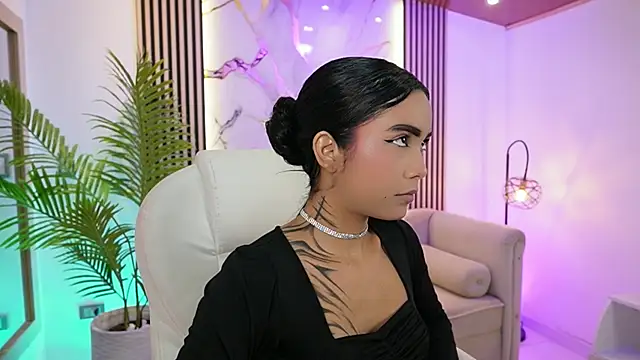 GiaNovak online show from November 2025 11:43:02 AM