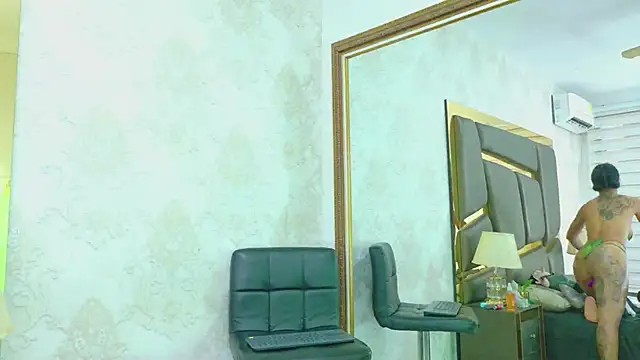 EmilieLake online show from October 2025 09:13:01 PM