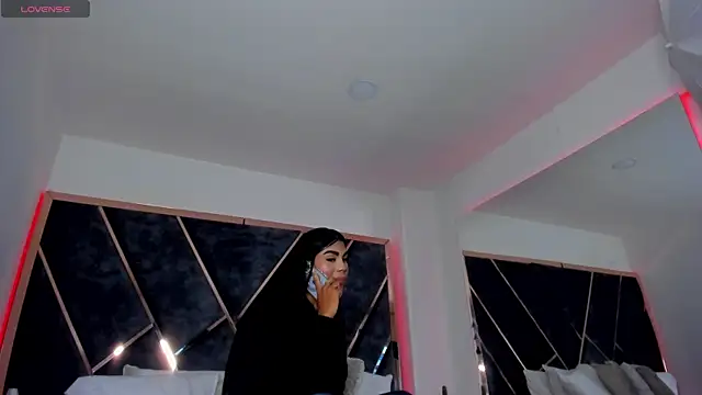 SusanaHenao online show from December 2025 05:08:02 PM