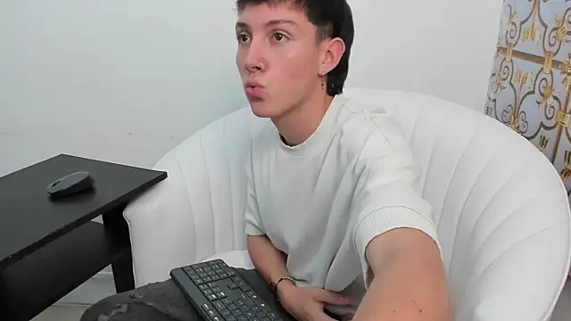 LittleDanny  online show from November 2025 05:01:02 PM