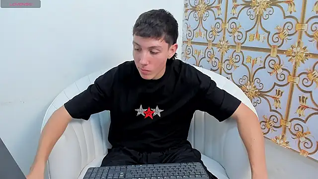 LittleDanny  online show from December 2025 07:20:02 PM