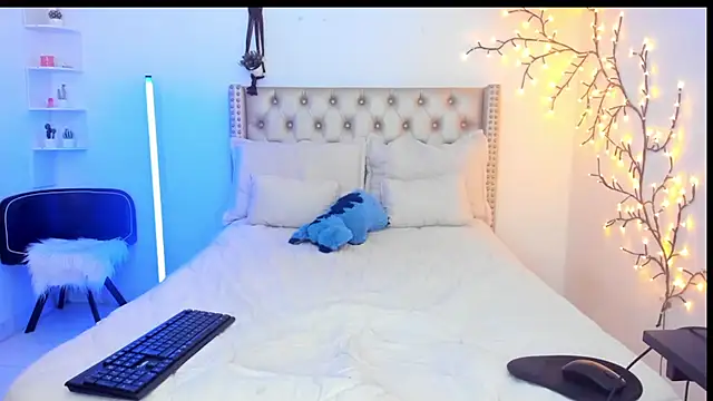 LenaStylesOA online show from February 2026 12:54:01 PM