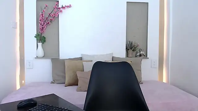 Kailanny  online show from October 2025 02:14:02 PM