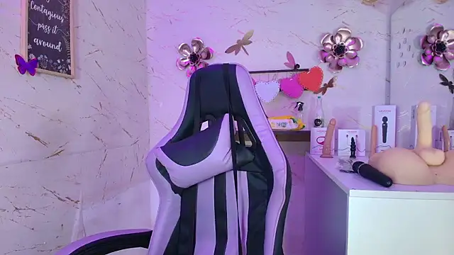 Snapshot of Natasha-Adams chatting on February 2026 09:20:02 PM Natasha-Adams online show from February 2026 09:20:02 PM