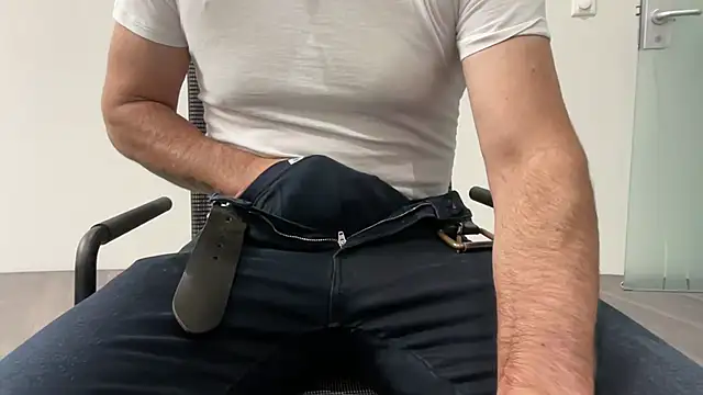 harrys74 online show from November 2025 12:15:01 PM