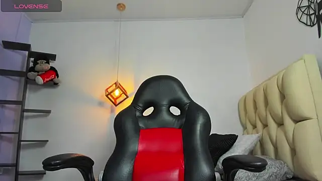 MOLLYSPENCER1 online show from April 2026 06:58:02 PM