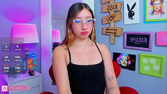 mia skys online show from December 2025 02:45:02 PM