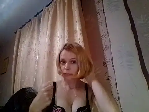 LiluXRose online show from October 2025 01:33:02 PM