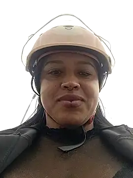 -Mia1 online show from October 2025 02:14:01 PM