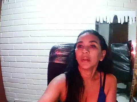 MiiaVelasquez online show from November 2025 04:01:02 AM