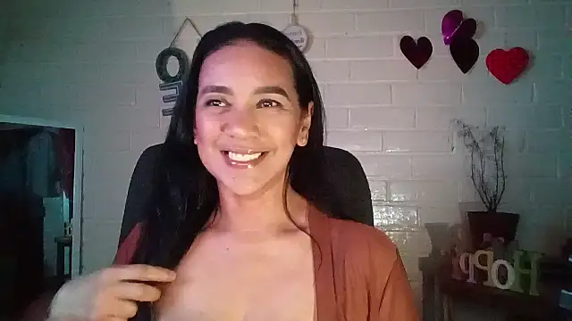 MiiaVelasquez online show from April 2026 04:32:01 AM