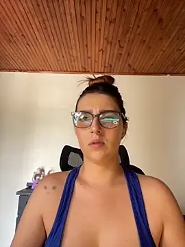 CoraVibes online show from October 2025 08:07:02 PM