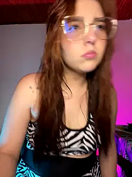 CoraVibes online show from November 2025 07:36:02 PM