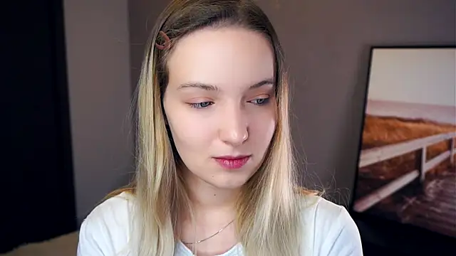 HongTomczak online show from September 2025 06:28:02 AM