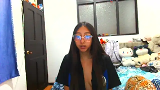 Snapshot of Nanilux chatting on October 2025 05:24:02 PM Nanilux online show from October 2025 05:24:02 PM