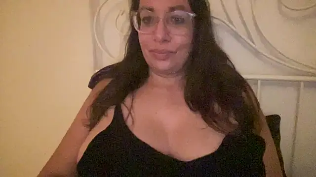 Snapshot of RosaFreya chatting on July 2026 03:25:02 AM RosaFreya online show from July 2026 03:25:02 AM
