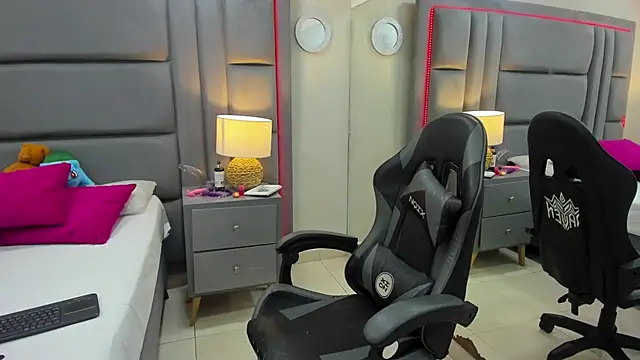 EimmyJones online show from November 2025 03:17:01 AM