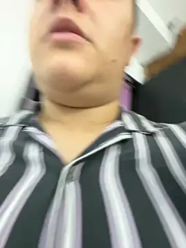 Snapshot of IanGilbert chatting on January 2026 04:37:02 AM IanGilbert online show from January 2026 04:37:02 AM