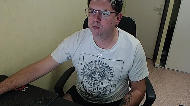 blueandwhite1 online show from December 2024 05:30:02 PM