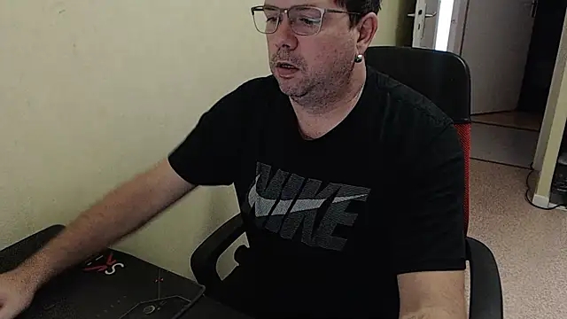 blueandwhite1 online show from December 2024 11:39:02 AM