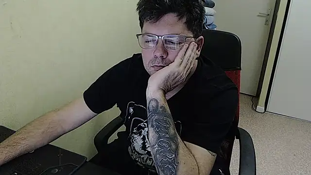 blueandwhite1 online show from February 2025 09:31:01 PM