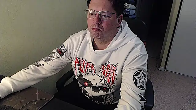 blueandwhite1 online show from February 2025 10:40:01 PM