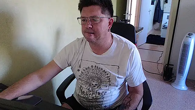 blueandwhite1 online show from September 2025 02:19:01 PM