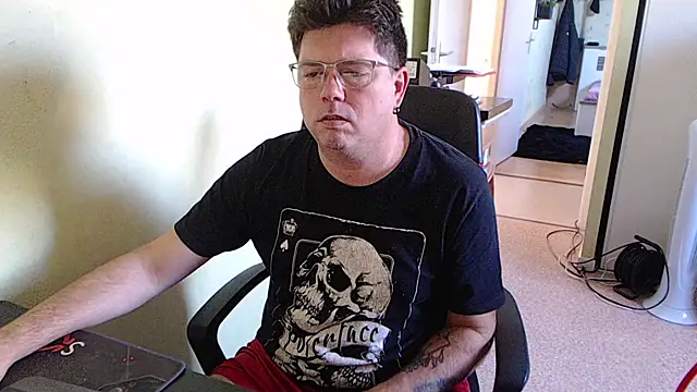 blueandwhite1 online show from October 2025 02:35:02 PM